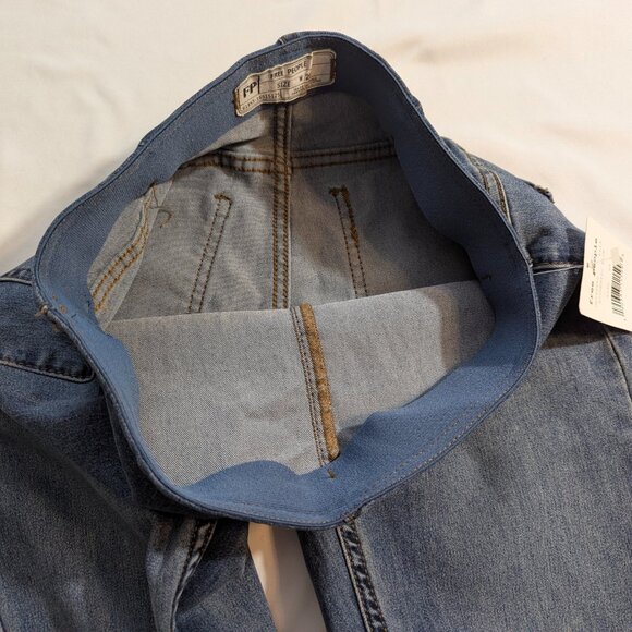 NWT Free People Size 25 Pull On Flare Legged Jeans - Picture 8 of 15
